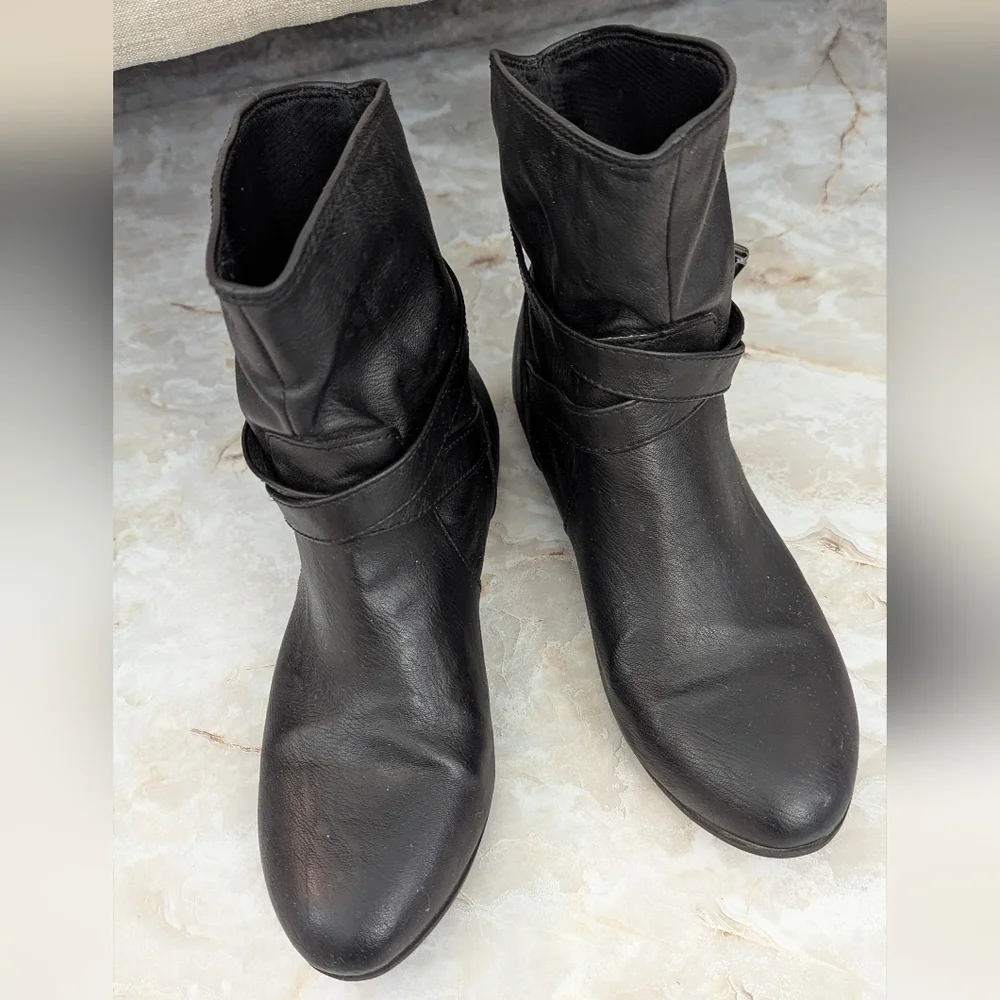 American Woman's Classic Boots Size